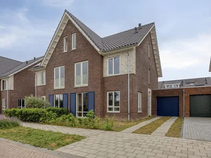 Tussenwoning te koop: Terra Nigrastraat 38, Verspreide huizen Kesteren Kesteren