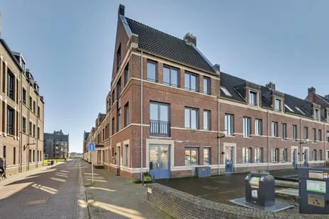 Tussenwoning te koop: Terreplein 2, Geertruidenberg-Kom Geertruidenberg