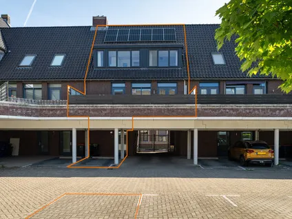 Tussenwoning te koop: Terreplein 6, Geertruidenberg-Kom Geertruidenberg