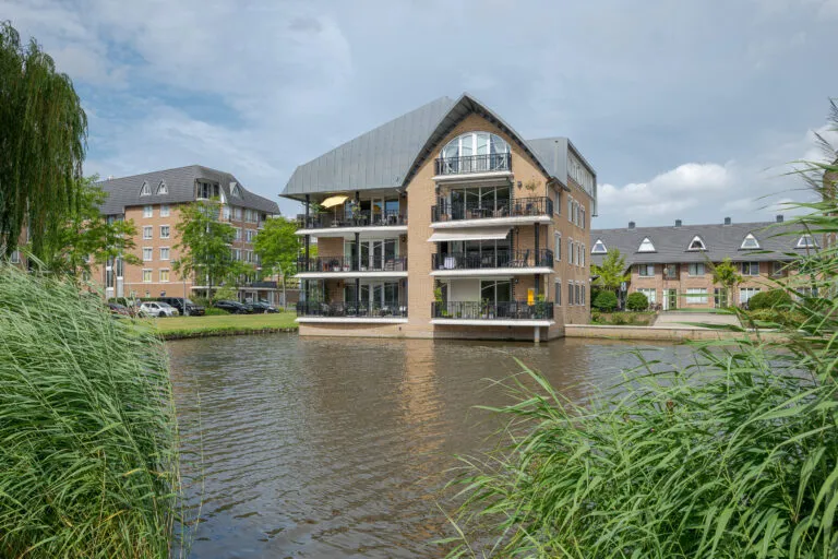 Appartement te koop: Thea Beckmanstraat 12, Voorschoten