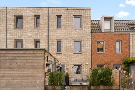 Tussenwoning te koop: Thom Posthumahof 15, Leeuwenveld Weesp