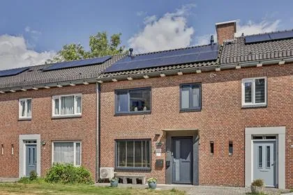 Terraced house for sale: Thomas van Aquinostraat 30, Tiendschuur Tilburg