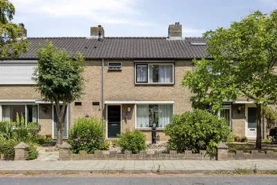 Tussenwoning te koop: Thomas van Heereveldstraat 26, Weurt-Zuid Weurt