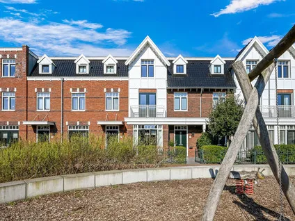Tussenwoning te koop: Thomas Mannsingel 97, 'S-Gravenhage