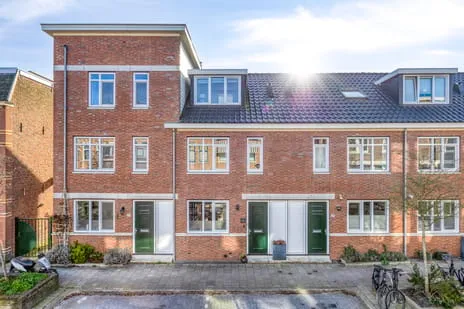 Tussenwoning te koop: Thomas à Kempisstraat 27, Liduinabuurt Schiedam