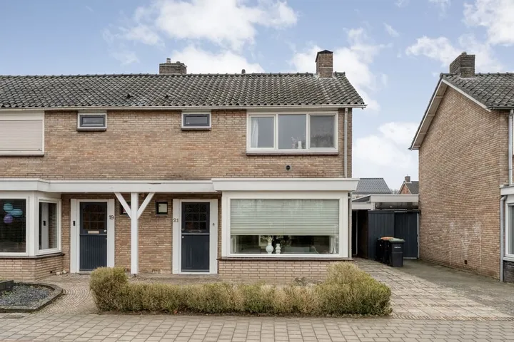 Twee-onder-één-kap te koop: Thonies van der Borchstraat 21, Klokkenberg Denekamp