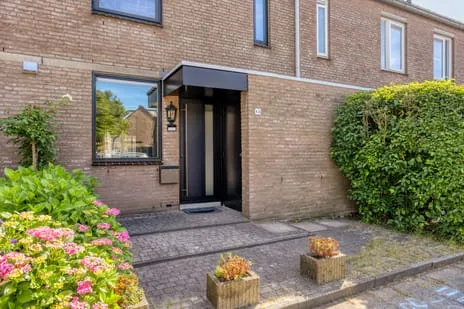 Terraced house for sale: Thorbeckelaan 45, Centrum-Oost Spijkenisse