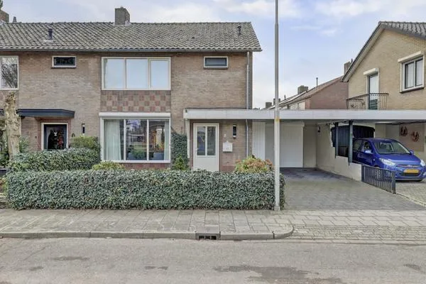 Tussenwoning te koop: Thorbeckeplein 5, Vleumingen Gendt