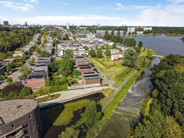 Hoekwoning te koop: A.J. Lutulistraat 15, Hoornse Meer Groningen