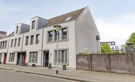 Corner house for sale: A.M. Frenkenstraat 8, Heipoort Helmond