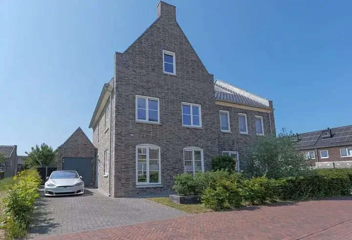 Twee-onder-één-kap te koop: Aalbert Jan Gerritsenweg 4, Steenbrugge Deventer