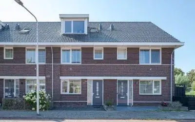 Terraced house for sale: Aalscholver 2, Verspreide huizen West Leimuiden