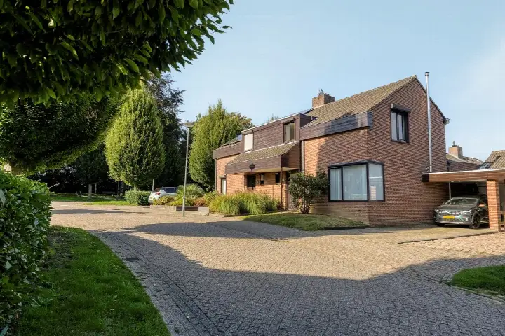 Tussenwoning te koop: Aan het Beeker Kruis 19, Beek Beek (Li)