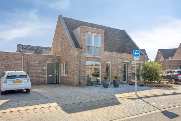 Tussenwoning te koop: Aan het Stichelen 12, Tegelarijeveld-Broekhin Roermond
