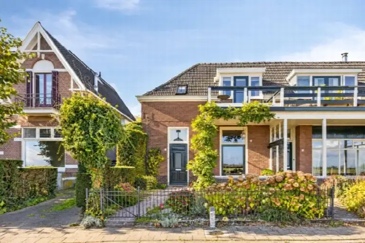 Hoekwoning te koop: Aan 't Veer 3A, Dieren-Zuid beneden spoorlijn Dieren
