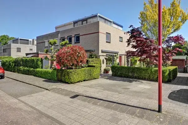 Tussenwoning te koop: Aart van der Leeuwhove 6, Hoven-Oost Nieuwegein