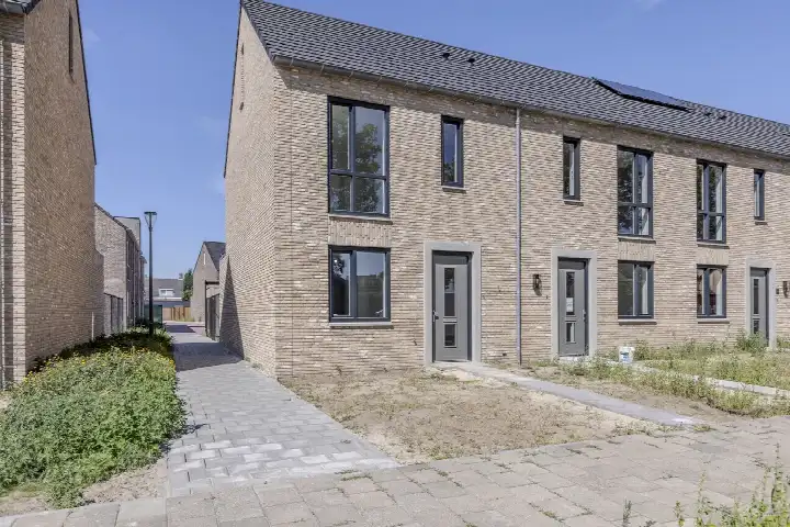 Hoekwoning te koop: Abdis van Thornstraat 70G, Centrum Oosterhout