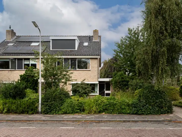 Hoekwoning te koop: Abel Tasmanlaan 8, Windrooskwartier en Heesterbuurt Gouda