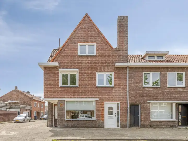 Tussenwoning te koop: Abel Tasmanstraat 29, Zeeheldenbuurt Tilburg