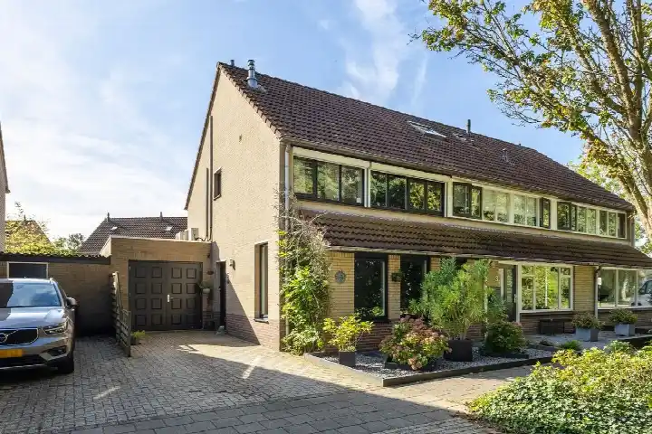 Hoekwoning te koop: Abraham-Kuyperborch 5, De Overlaet west Rosmalen