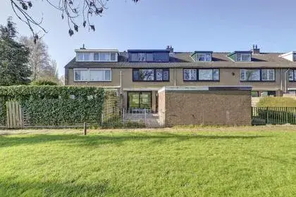 Terraced house for sale: Abraham Kuypersingel 38, Staatsliedenbuurt-Noord Zwijndrecht