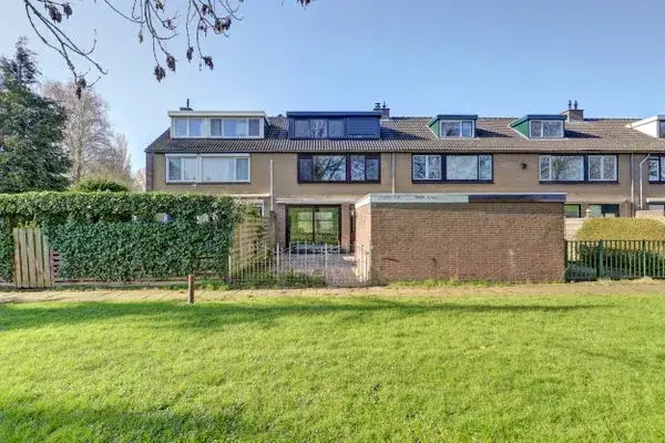 Terraced house for sale: Abraham Kuypersingel 38, Staatsliedenbuurt-Noord Zwijndrecht