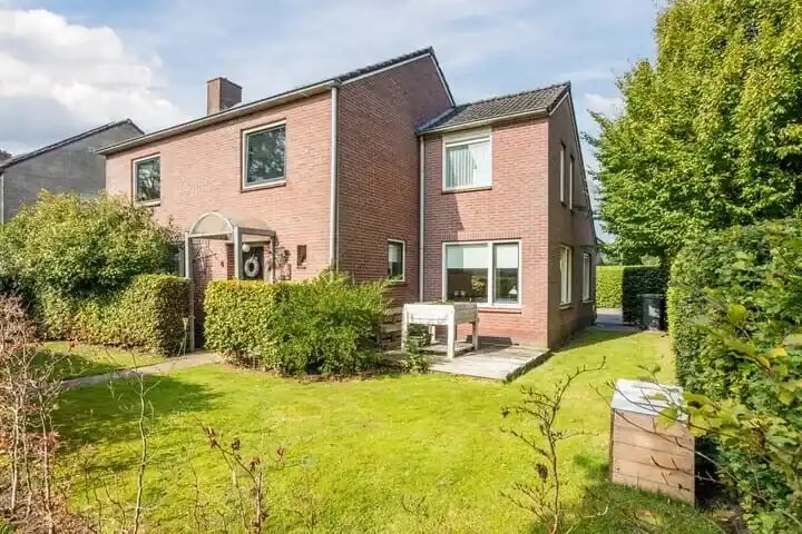 Detached house for sale: Acaciastraat 6, Nieuwleusen Centrum-zuid Nieuwleusen