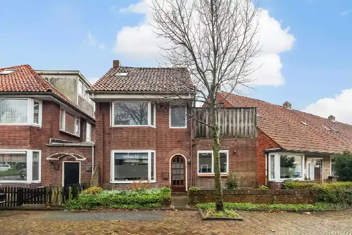 Tussenwoning te koop: Accamastraat 34, Welgelegen Leeuwarden