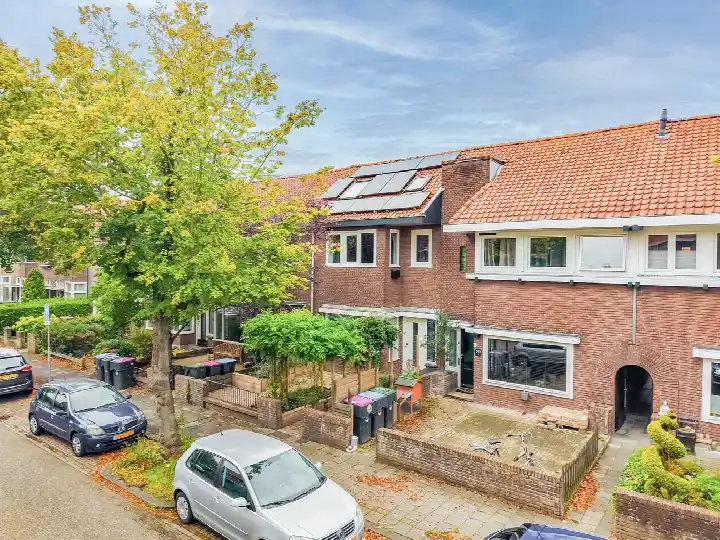 Tussenwoning te koop: ACHTER DE HOVEN 291, Achter de Hoven Leeuwarden