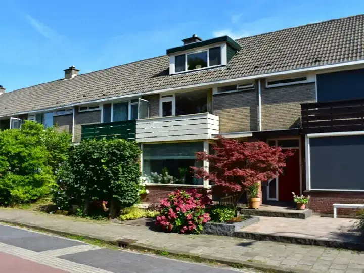 Tussenwoning te koop: Achterberglaan 37, Zijdelwaard Uithoorn