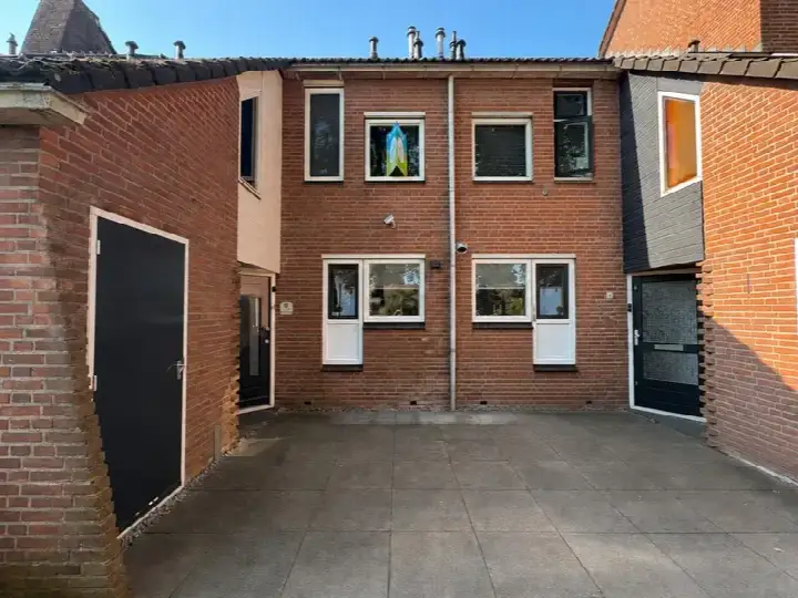 Terraced house for sale: Achtersloot 6, Oud-Beijerland Zoomwijck Oud-Beijerland
