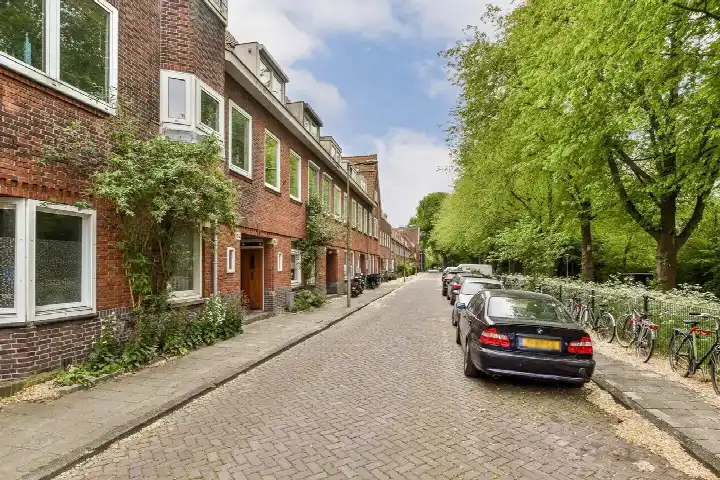 Apartment for sale: Adelaarsweg 54-1, Vogelbuurt-Zuid Amsterdam