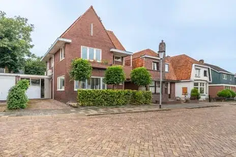 Hoekwoning te koop: Adriaan Geertsplein 4, Veendam-Centrum Veendam