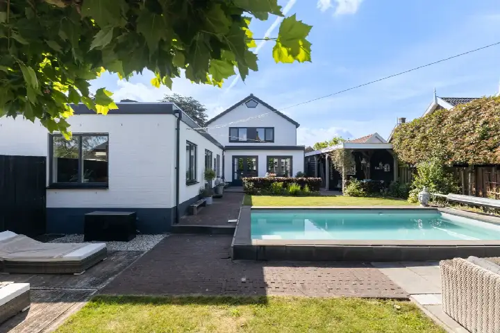 Vrijstaande woning te koop: Adriaan Heijnisstraat 1, Nieuw-Lekkerland-Dorp Nieuw-Lekkerland
