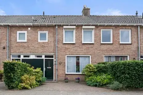 Tussenwoning te koop: Adriaan Poortersstraat 41, Molenstraat en omgeving Vught