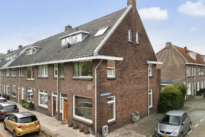 Corner house for sale: Adriaen Beyerkade 22, Tuinwijk-West Utrecht