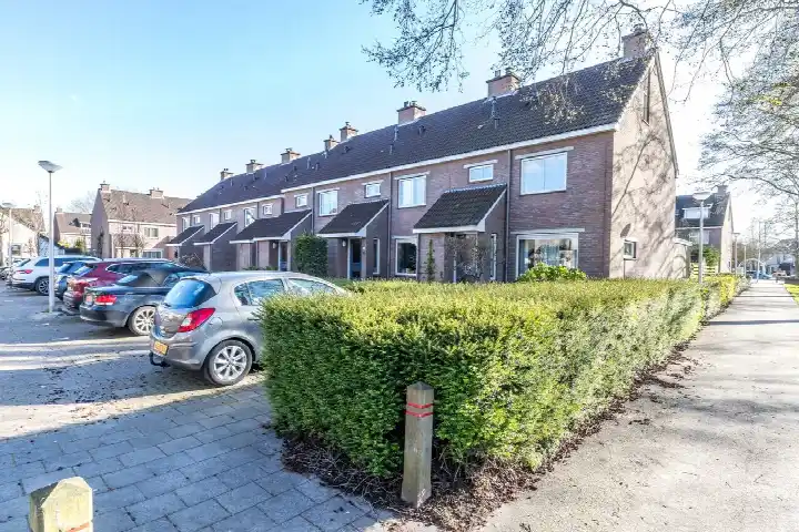 Hoekwoning te huur: Aelbert Cuyplaan 17, Krommeweg-Noord Hendrik-Ido-Ambacht