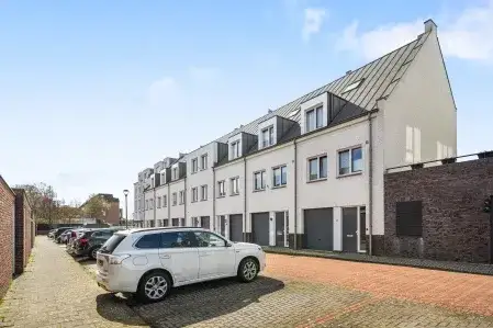 Tussenwoning te koop: Affuitweg 18, De Vesting Hellevoetsluis