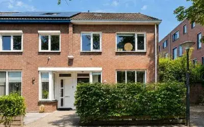 Hoekwoning te koop: Agathastraat 11, Binnenstad Apeldoorn