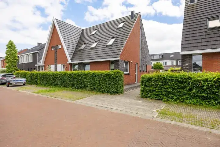 Hoekwoning te koop: Agenastraat 11, Verspreide huizen Zuidhorn Zuidhorn