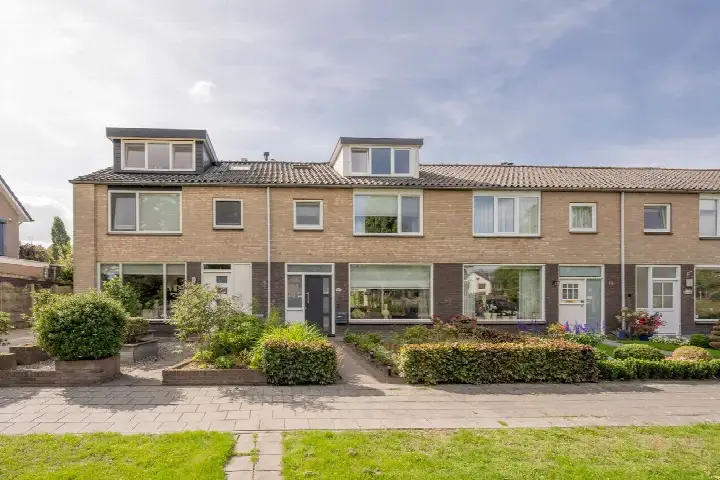 Tussenwoning te koop: Ahornlaan 21, Paasbos-west Nijkerk