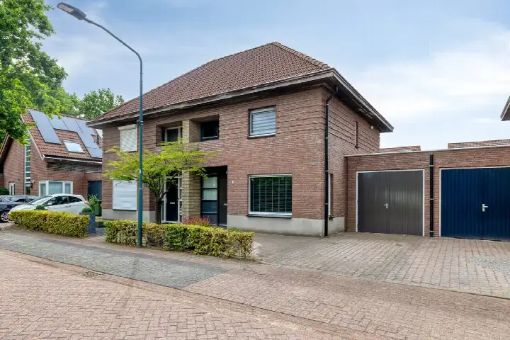 Tussenwoning te koop: Akkerweg 42, Akkers Helmond