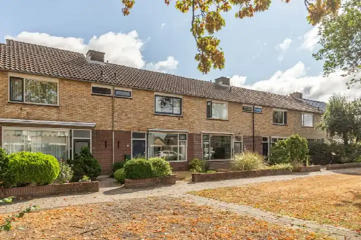 Tussenwoning te koop: Alberdingk Thijmlaan 7, Stadsdennen Noord Harderwijk