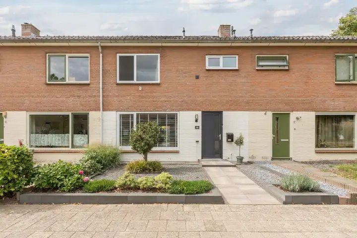 Tussenwoning te koop: Albert Hahnweg 165, Zuiderenk Lochem