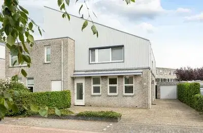 Twee-onder-één-kap te koop: Albert Schweitzerlaan 29, Filosofenbuurt Huizen