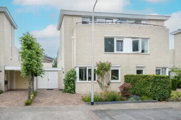 Tussenwoning te koop: Albert Schweitzerlaan 88, Heijendaal Nijmegen