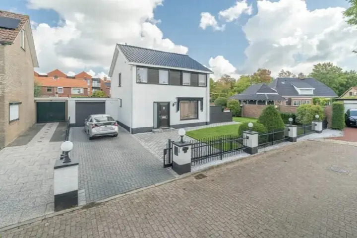 Vrijstaande woning te koop: Albert Schweitzerstraat 42, Kruiningen - Kern Kruiningen
