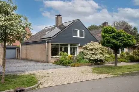 Twee-onder-één-kap te koop: Albert van der Meerstraat 42, Woolder Es Hengelo