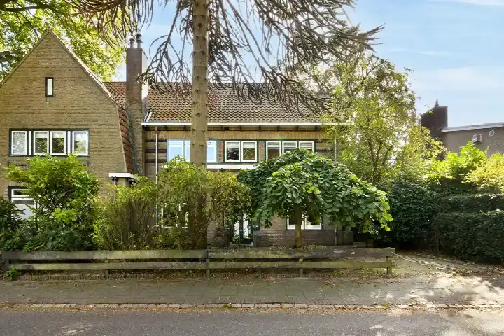 Twee-onder-één-kap te koop: Albertus Perkstraat 47, Boomberg Hilversum