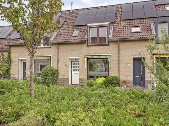 Terraced house for sale: Aletta Jacobs-erf 364, Aletta Jacobs-erf en omgeving Dordrecht